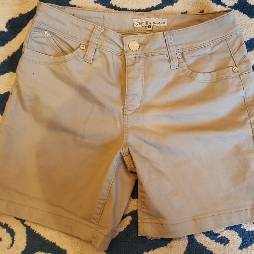 Royalty shorts